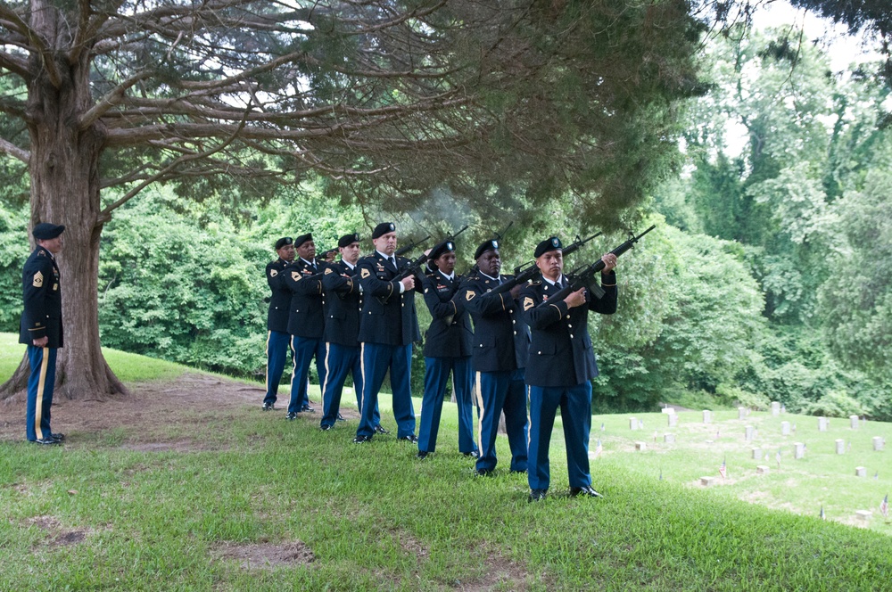 412th TEC provides Memorial Day color guard