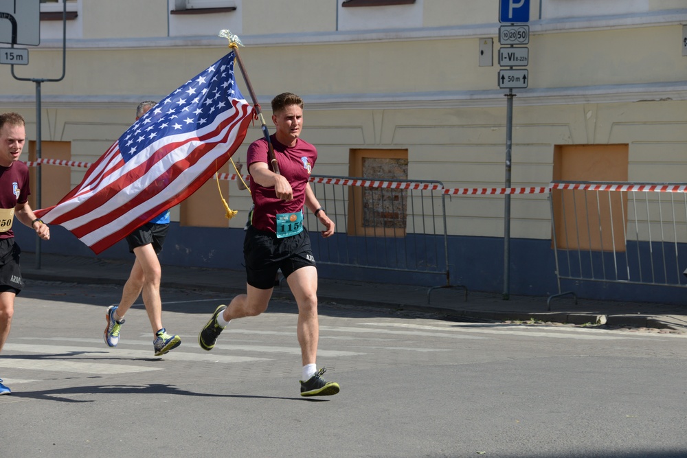 173rd Airborne paratroopers race through Vilnius, Lithuania
