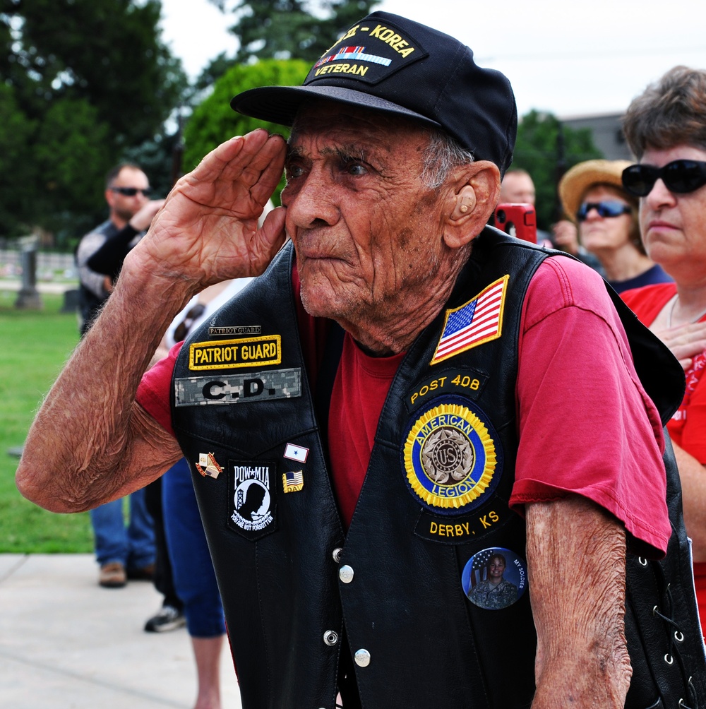 Kansas Veterans pay tribute to the fallen on Memorial Day 2014