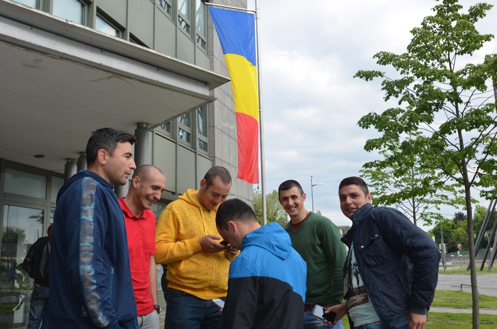 Romanian soldiers vote in EU elections during Combined Resolve II
