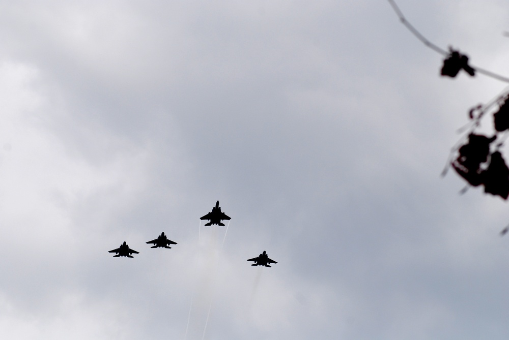 Hulman Air Field and Scott Air Force Base give Col. James Kasler full military honors