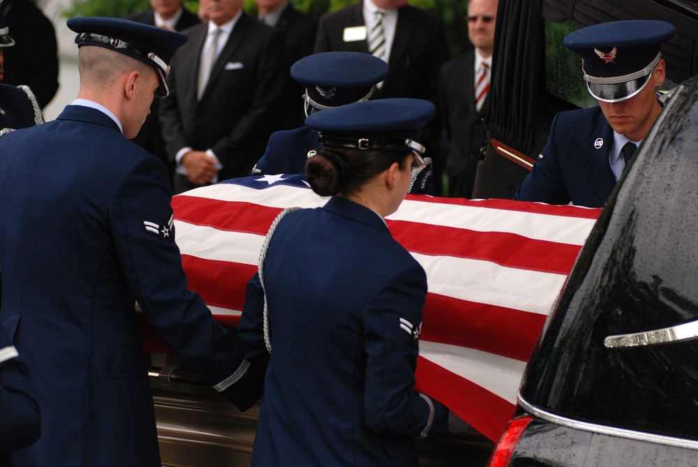 Hulman Air Field and Scott Air Force Base give Col. James Kasler full military honors