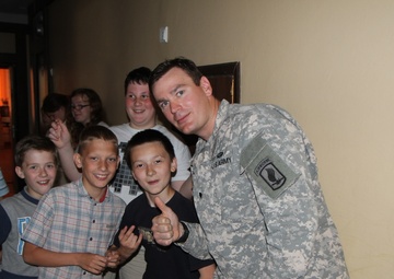 US paratroopers spend Memorial Day speaking with Latvian children
