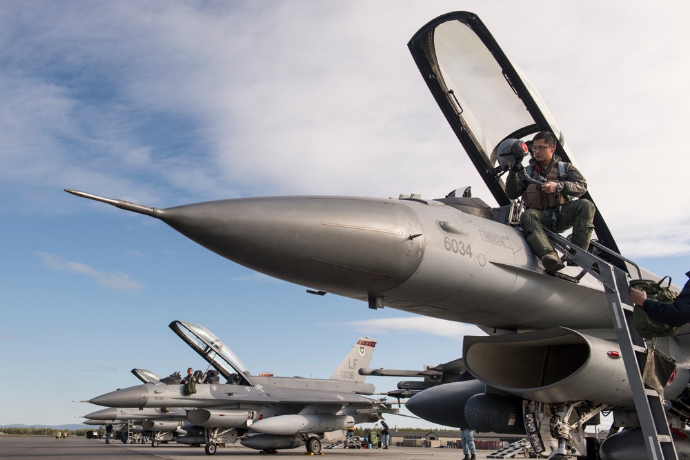 Joint forces participate in RED FLAG-Alaska 14-1