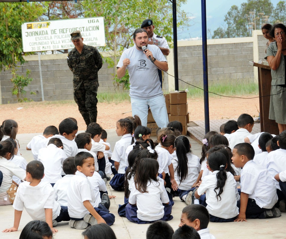 US, Honduras military; NGOs provide support to Honduras schools