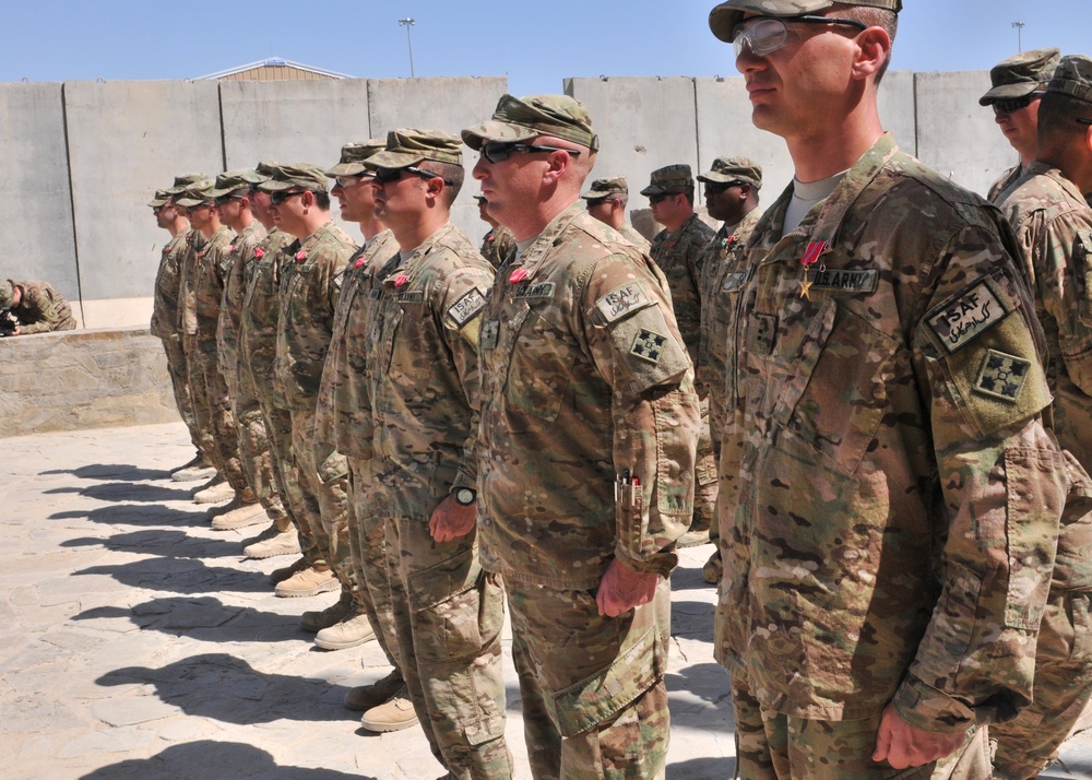 Brig. Gen. Thomson hands out end of tour awards