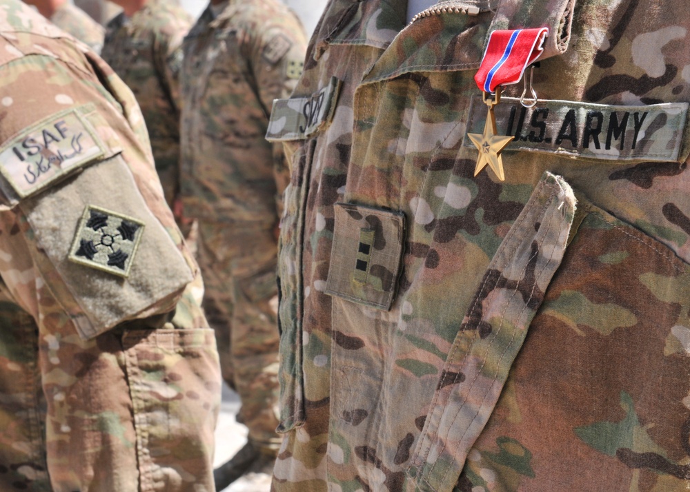 Brig. Gen. Thomson hands out end of tour awards