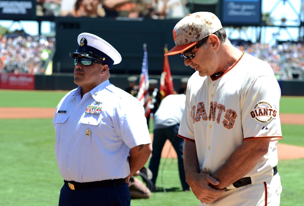 Chief Petty Officer Angel Malave and Bruce Bochy take a moment of silence at AT&amp;T Park