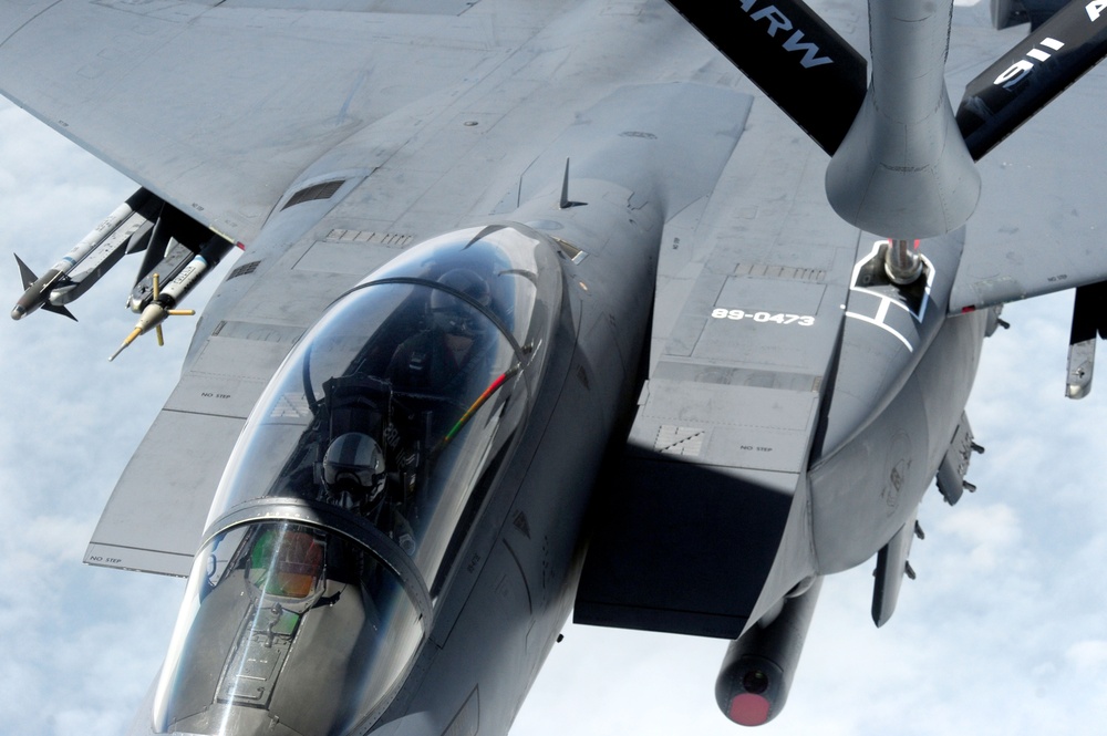 Col. Leavitt conducts final flight as 4th FW commander
