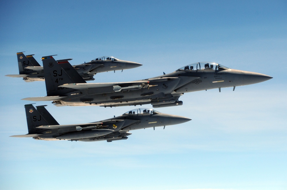Col. Leavitt conducts final flight as 4th FW commander