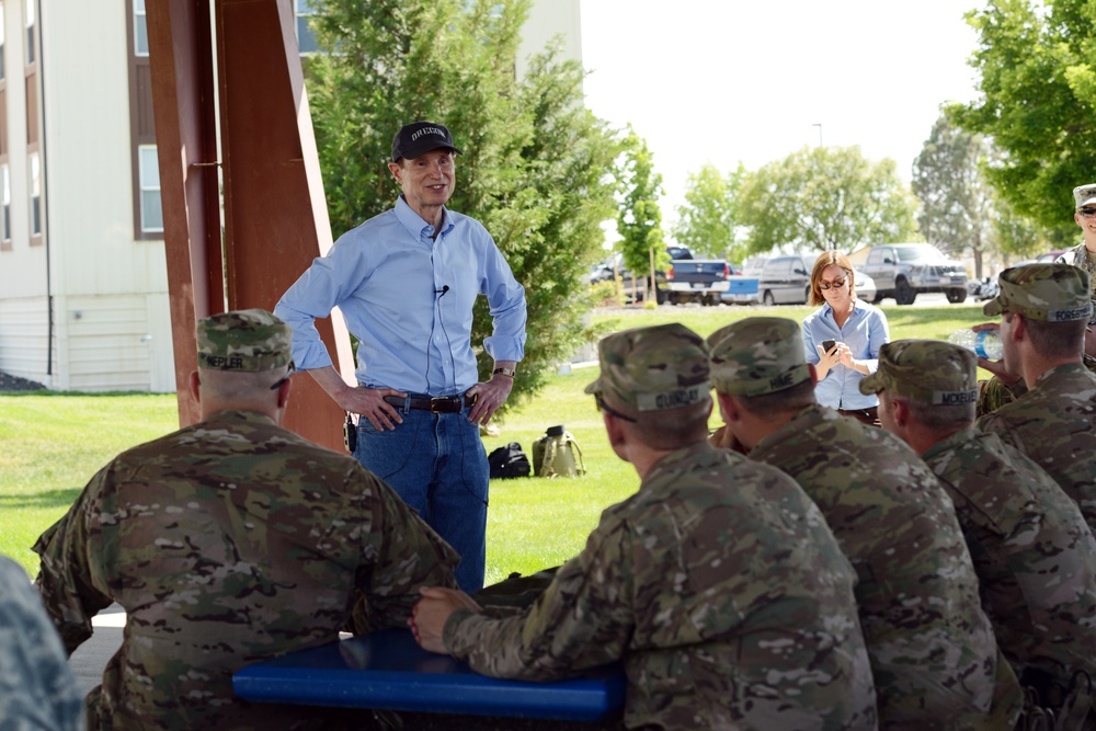 Senator visits Oregon Army National Guard units training for Afghanistan deployment