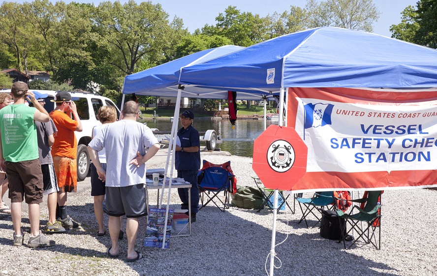 Coast Guard Auxiliary conducts vessel safety checks