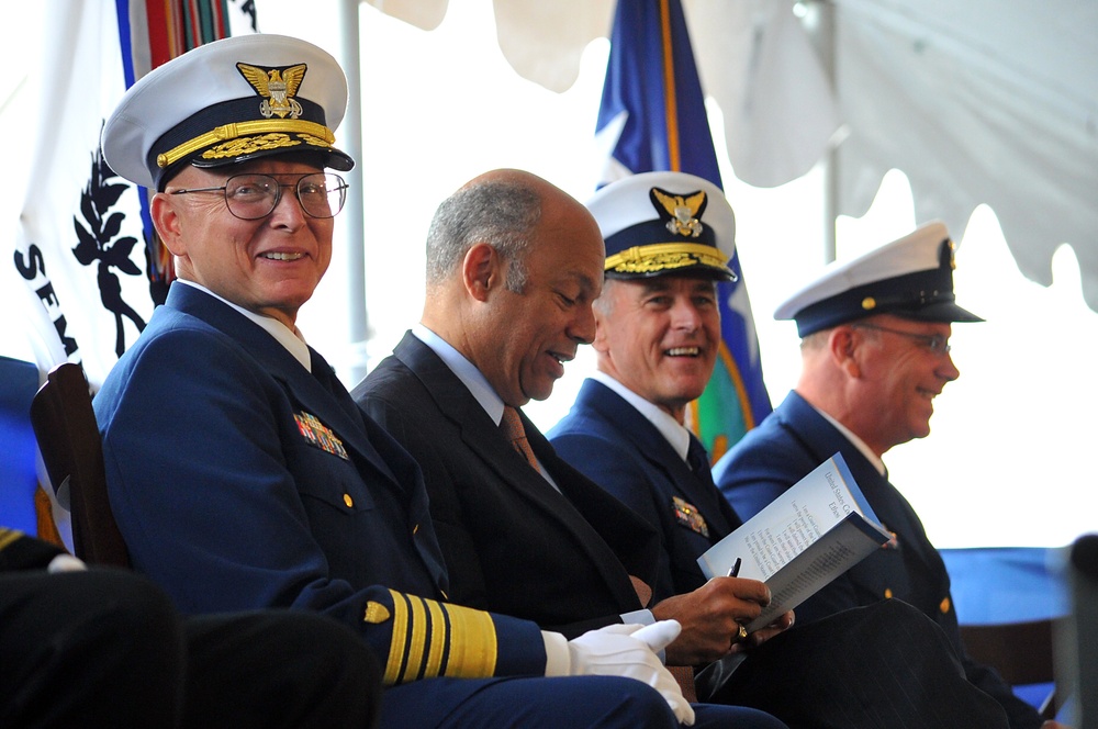 Coast Guard command changes hands