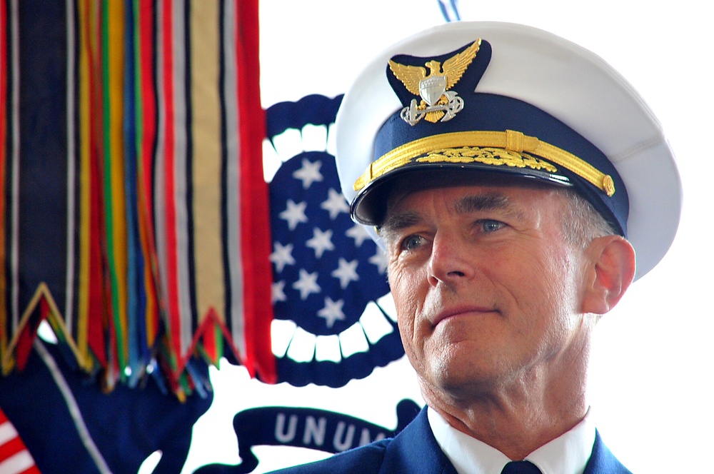 Zukunft assumes command of USCG