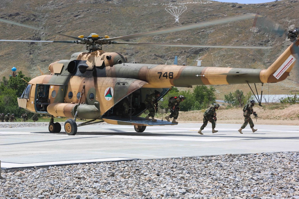 Commandos and Special Mission Wing conducts training