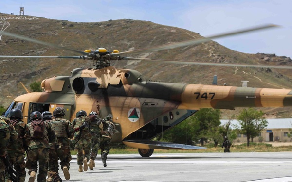 Commandos and Special Mission Wing conducts training