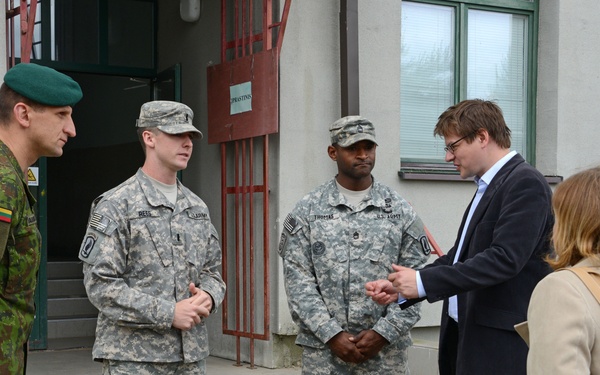 US Army paratroopers training near Riga visit with senior Lithuanian national defense official