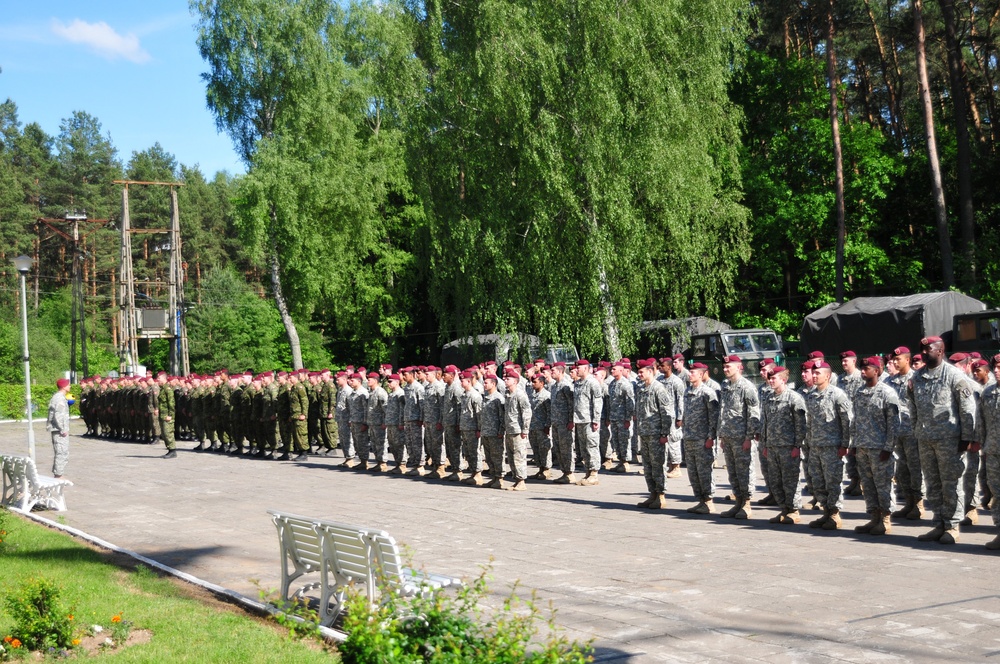 Paratroopers from three nations exchange wings in Poland