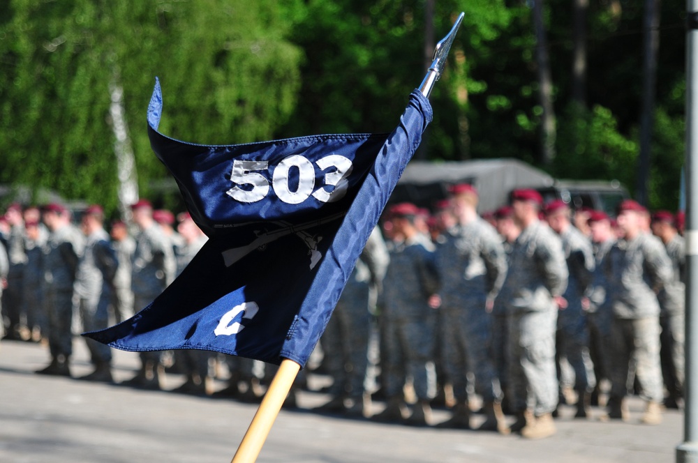 Paratroopers from three nations exchange wings in Poland