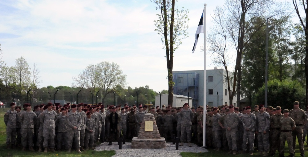 Allied paratroopers in Estonia honor memory of fallen soldiers