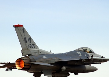 USAF, Jordan F-16 pilots partner during Eager Lion 2014