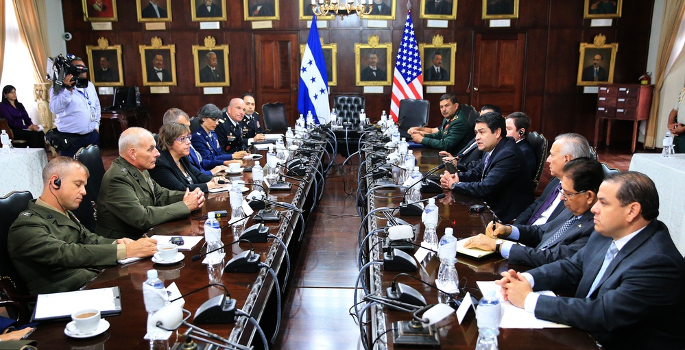 Gen. Kelly meets with Honduran president