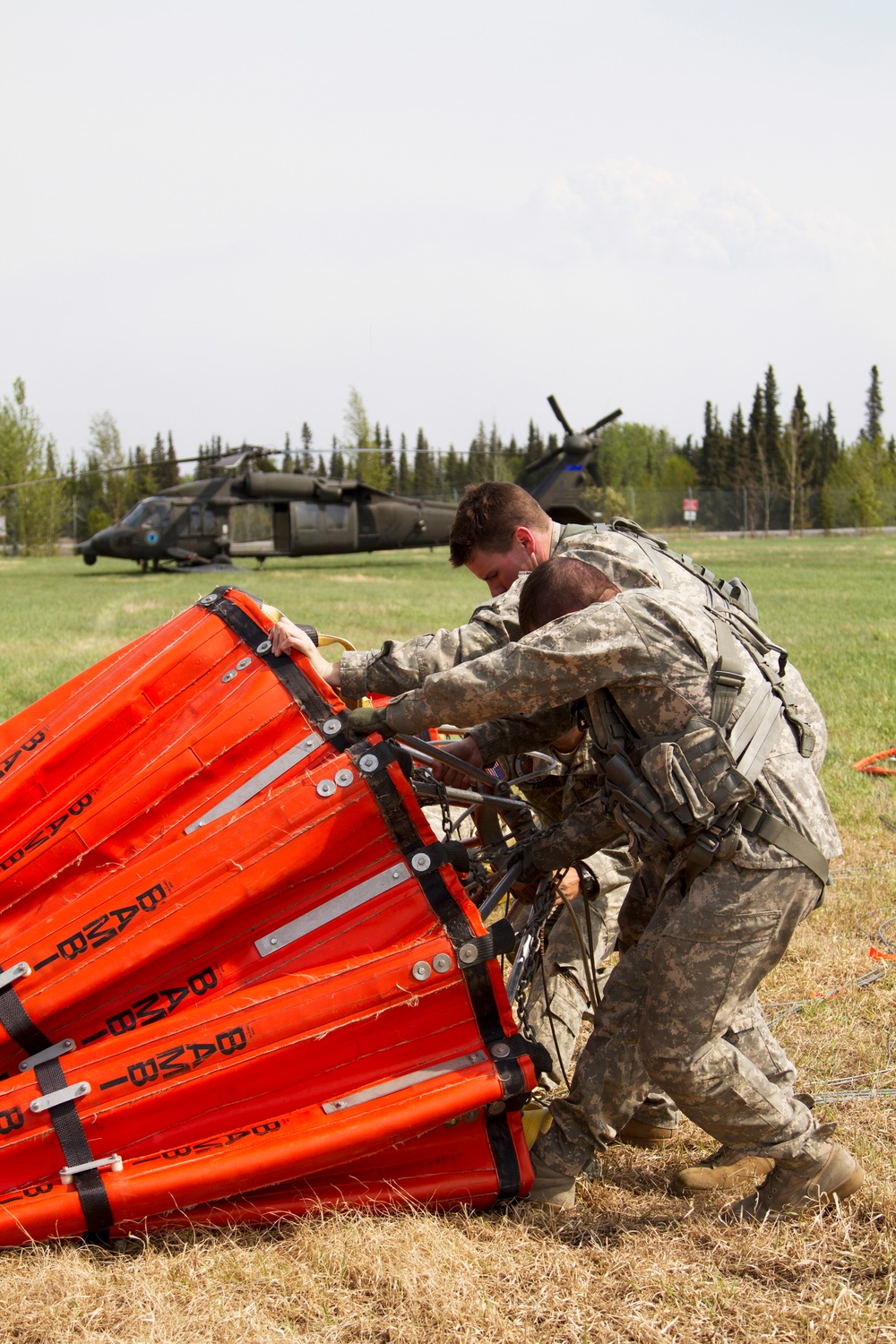 Alaska Army National Guard Black Hawks help fight wildfire