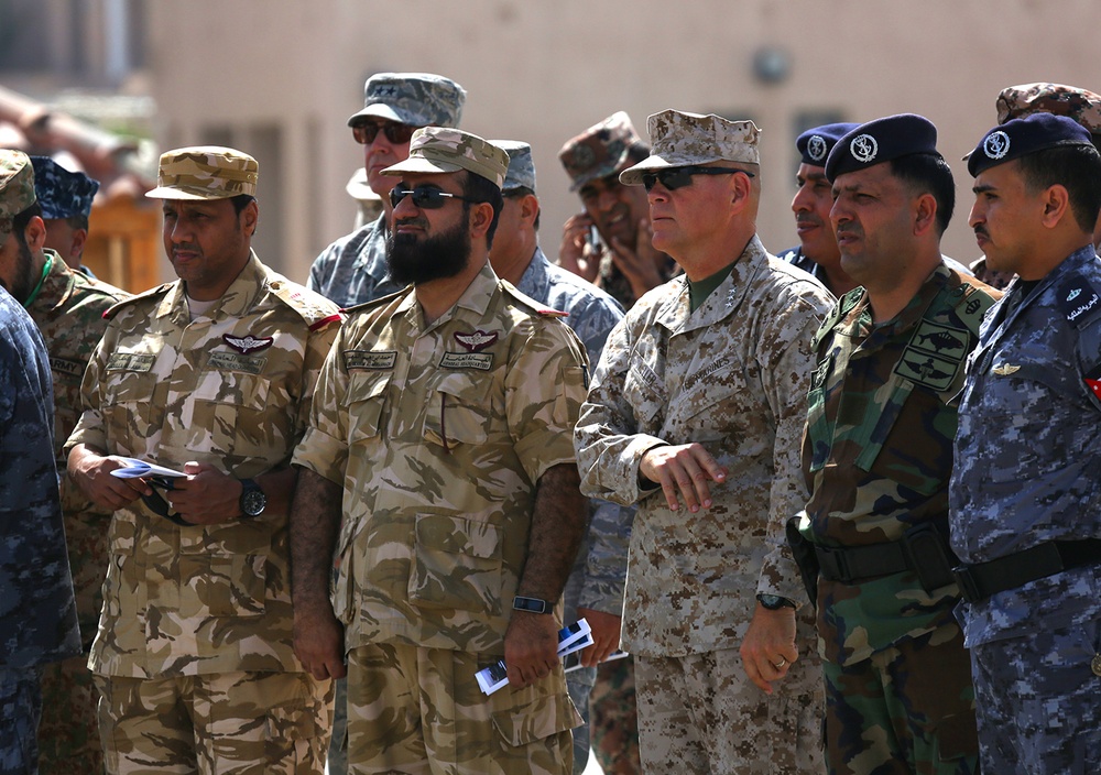 MARCENT commander, coalition general officers watch Eager Lion 2014 offload