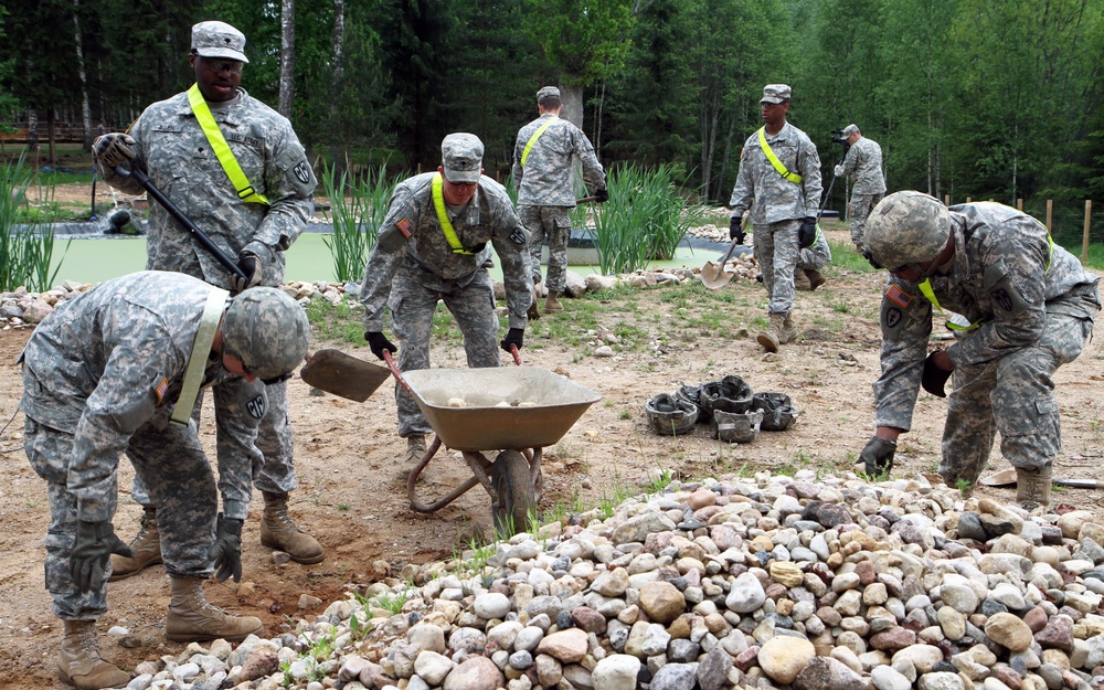 Europe-based Soldiers lend helping hand to Latvian shelter