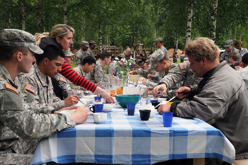 Europe-based Soldiers lend helping hand to Latvian shelter