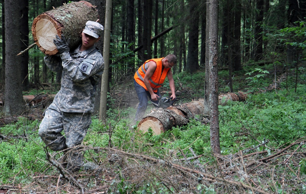 Europe-based Soldiers lend helping hand to Latvian shelter