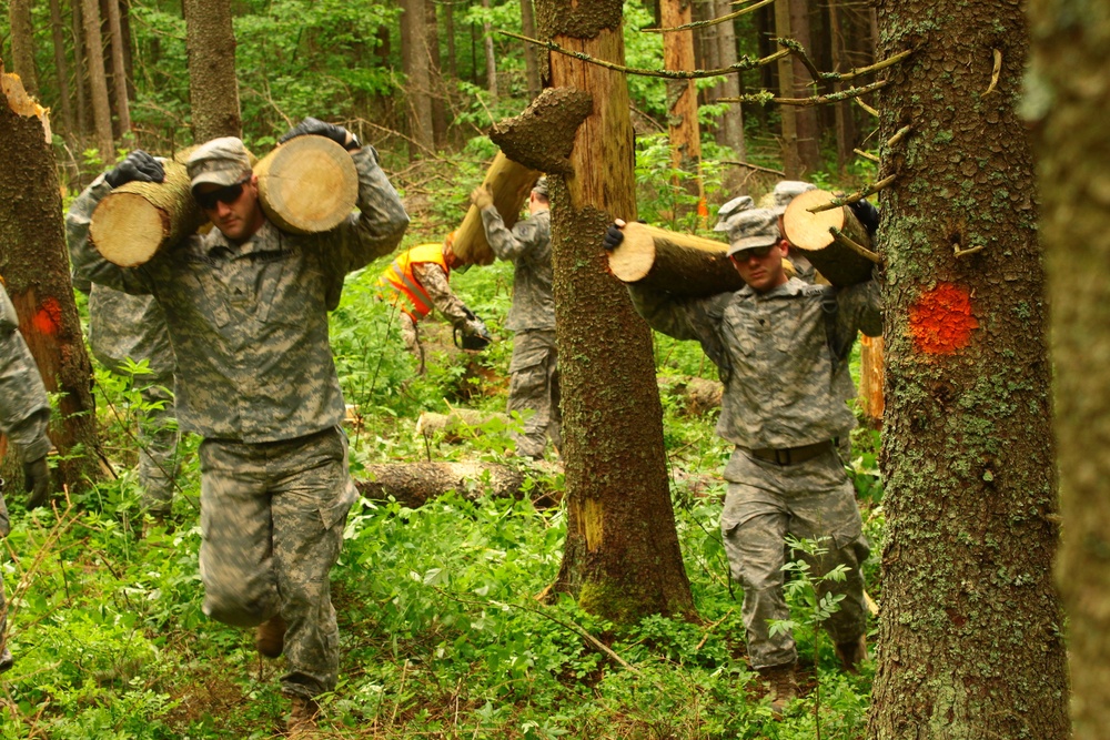 Europe-based Soldiers lend helping hand to Latvian shelter