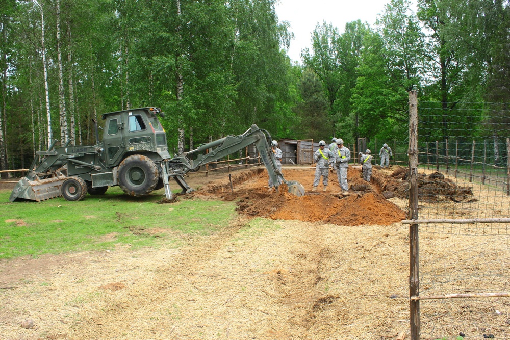 Europe-based Soldiers lend helping hand to Latvian shelter