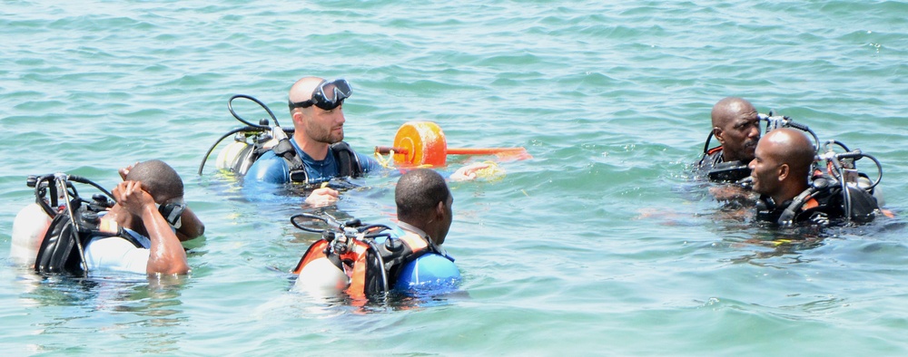 Royal Canadian Navy members provide dive training to Caribbean partner nations