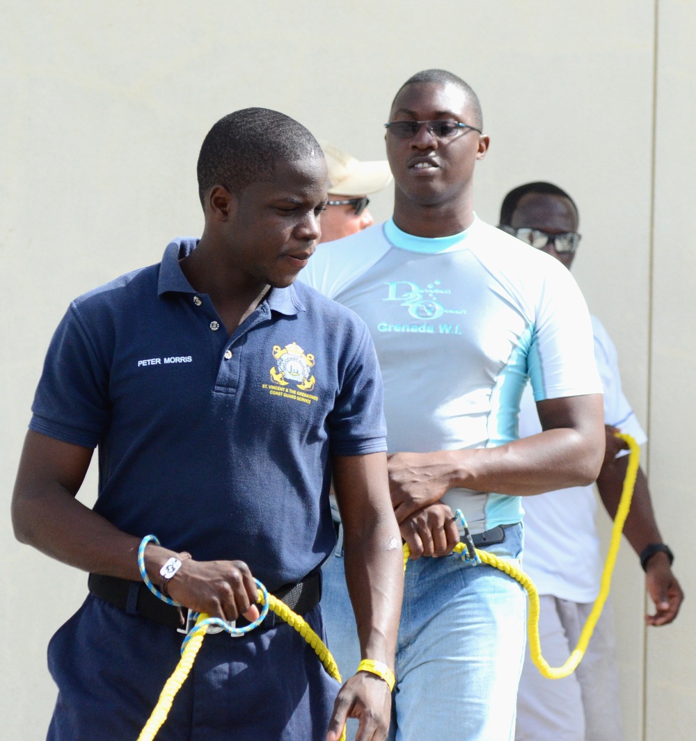 Royal Canadian Navy members provide dive training to Caribbean partner nations