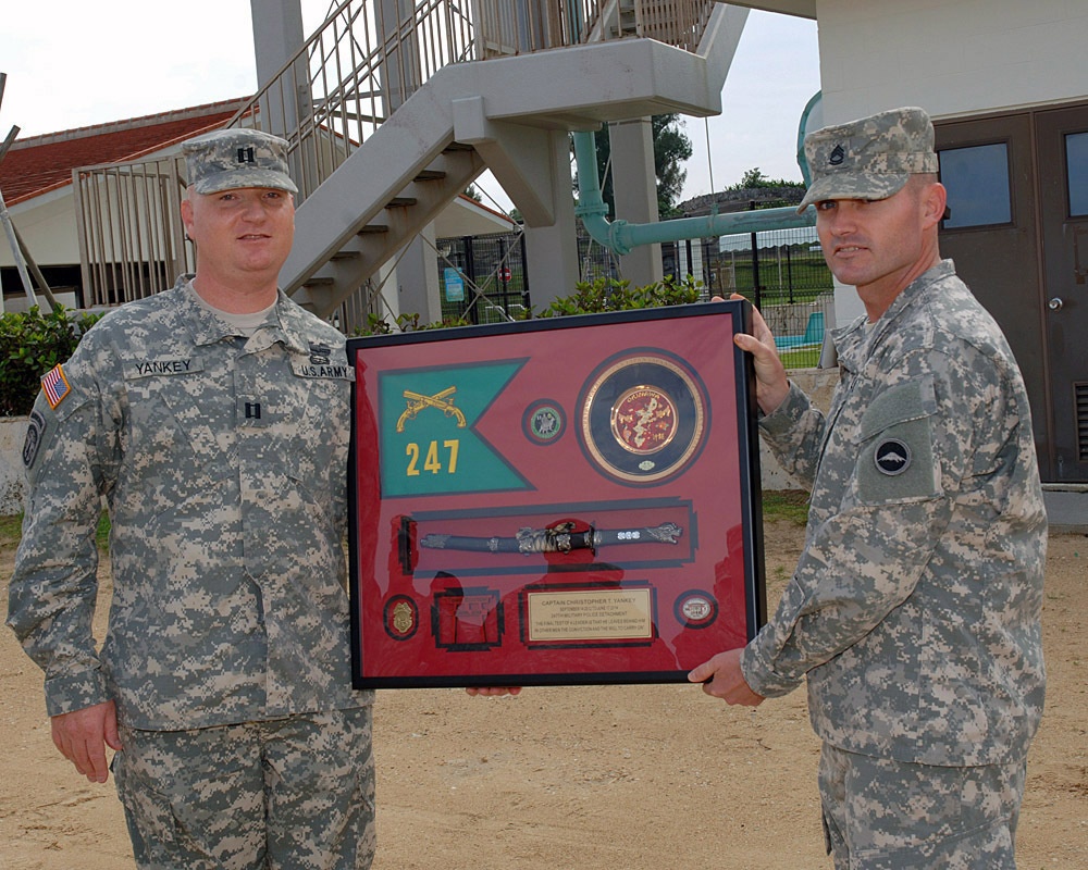 USARPAC MP BN Japan Lt. Col. James Sides visits 247th MP DET COC at Torii Beach May 16, 2014