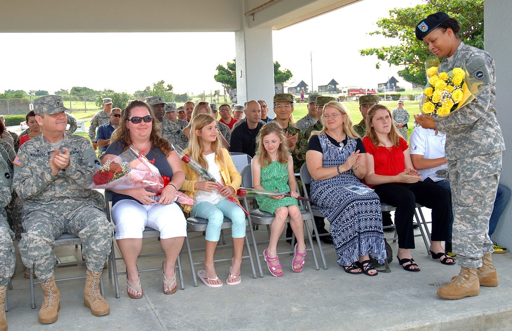 USARPAC MP BN Japan Lt. Col. James Sides visits 247th MP DET COC at Torii Beach May 16, 2014