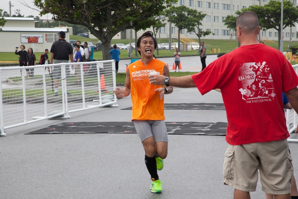 Racers swim, bike, run to win triathlon