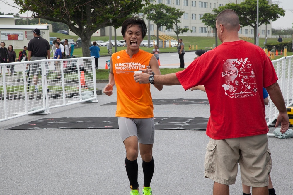 Racers swim, bike, run to win triathlon