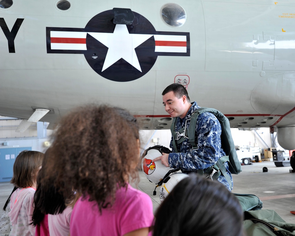VP-46 Sailors host DoDDS school tour