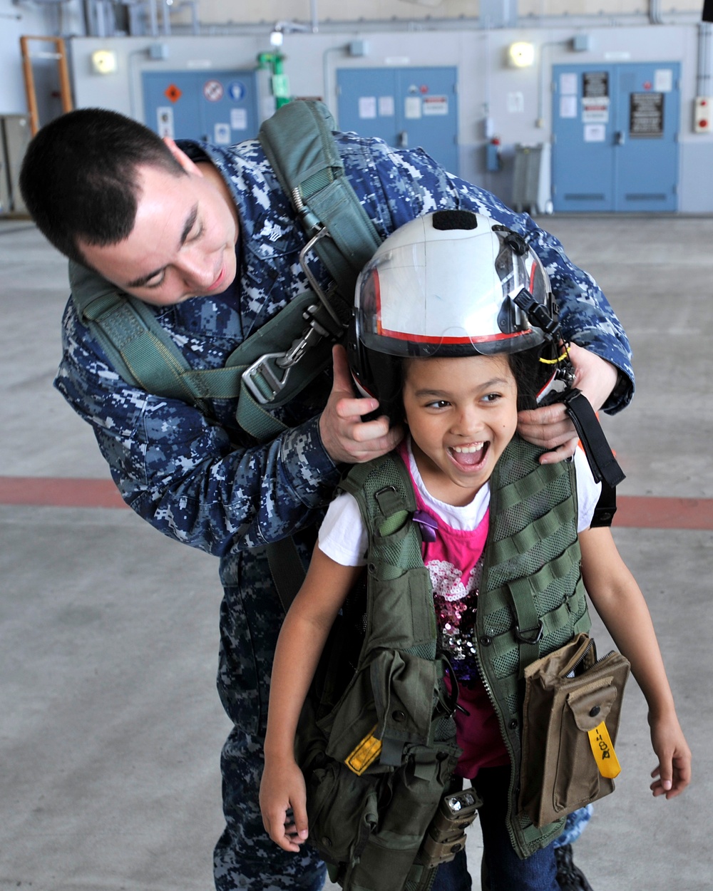 VP-46 Sailors host DoDDS school tour