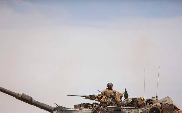 22nd MEU tanks conduct live-fire range during Eager Lion 2014