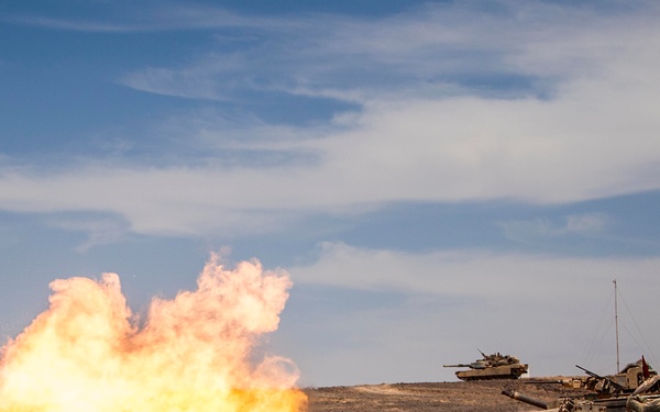 22nd MEU tanks conduct live-fire range during Eager Lion 2014