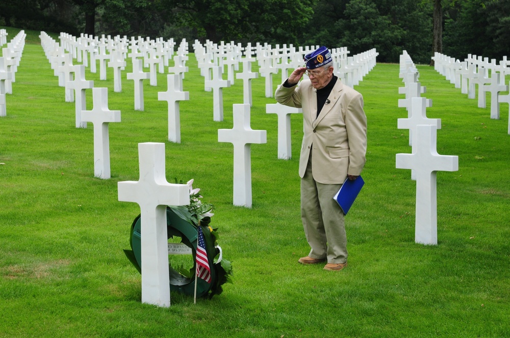 89-year-old WWII vet honors fallen comrade in France