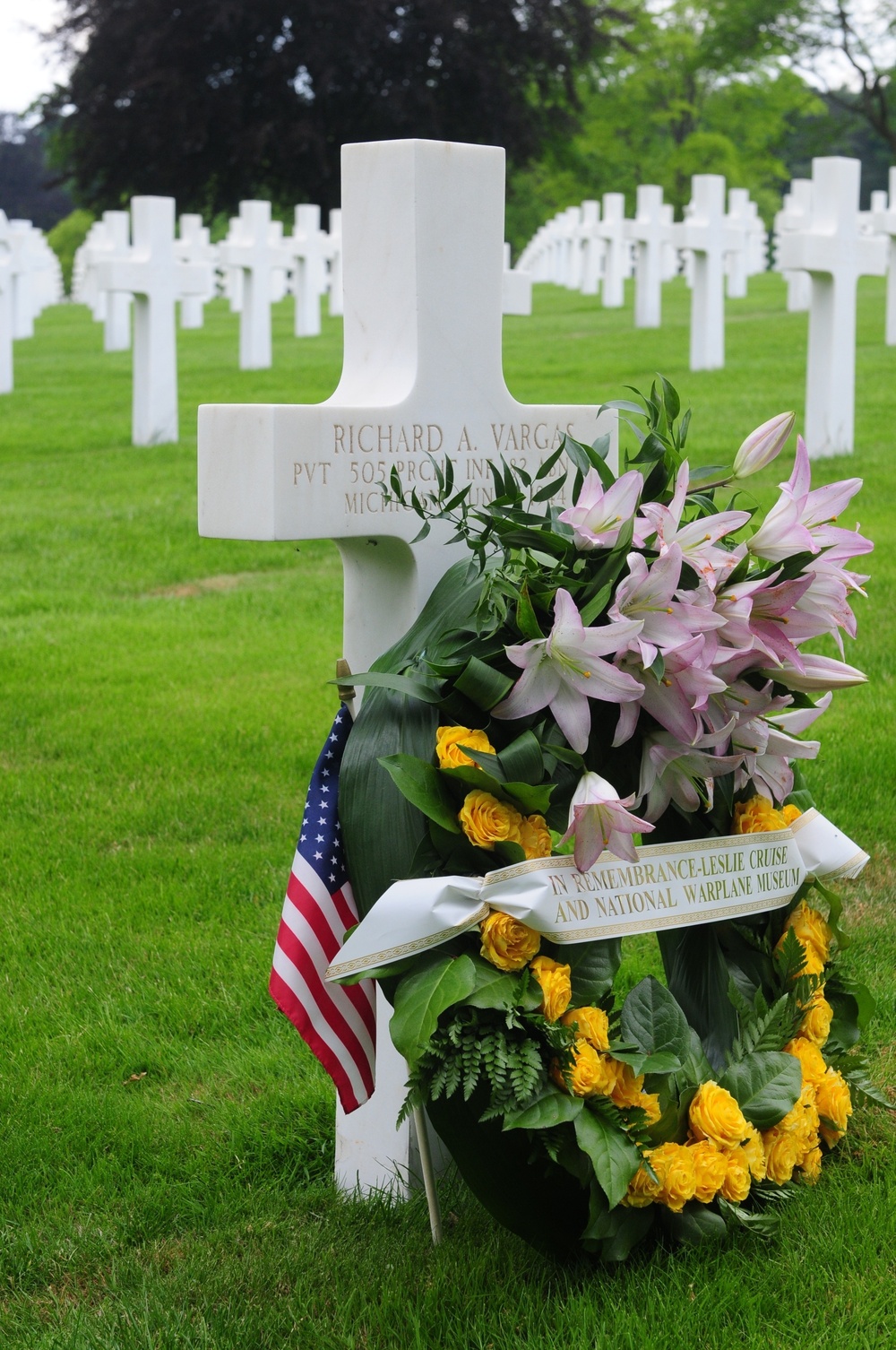 89-year-old WWII veteran honors fallen comrade in France