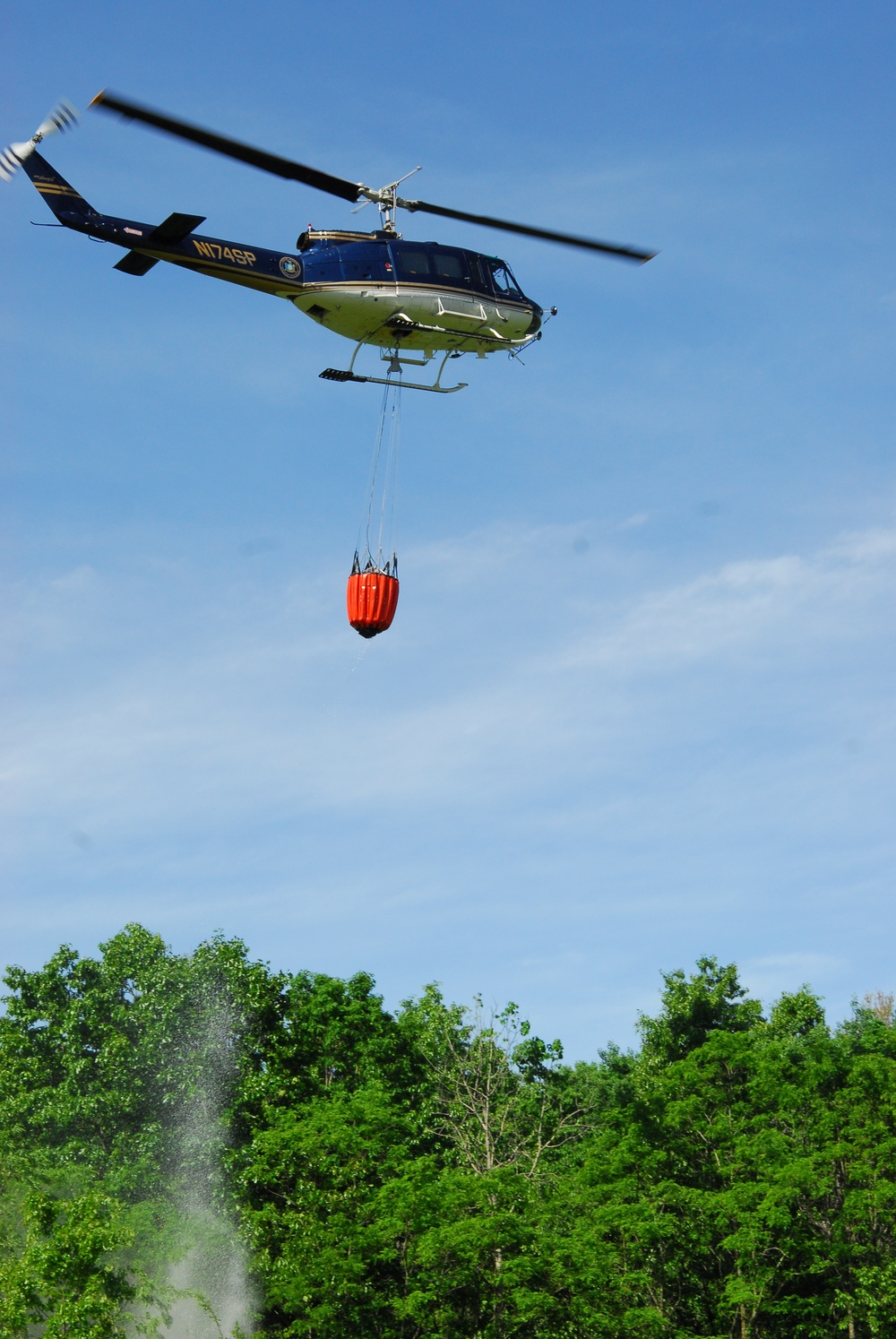 New York Army National Guard and New York State Police helicopter crews train