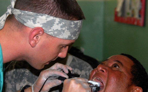 Beyond the Horizon 2014 connects US Army dental services to Dominican people
