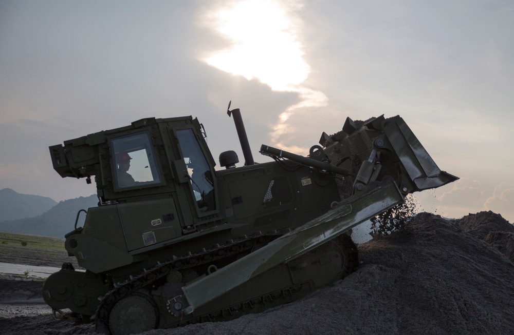 3rd Maintenance sets up shop during Balikatan 2014