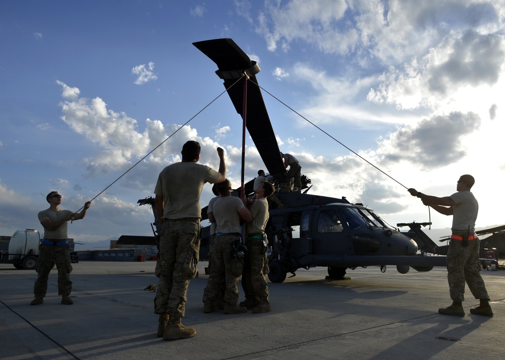 Helicopter maintainers