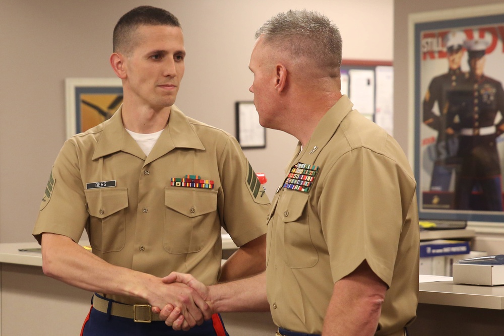 Dvids Images Marine Receives Navy And Marine Corps Achievment Medal Image 2 Of 2 